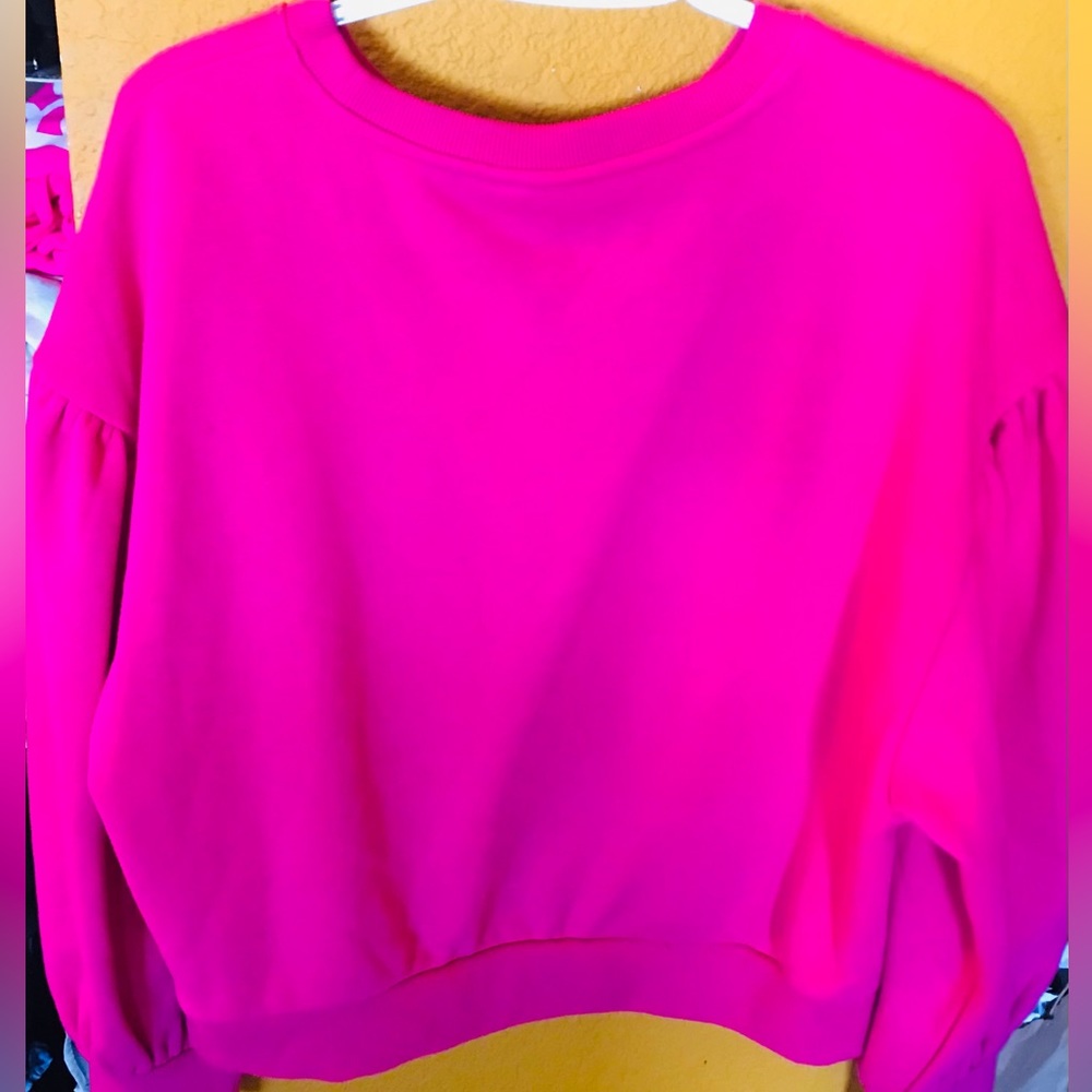 Women’s office style, puff sleeve sweater, pink, very good unworn condition.